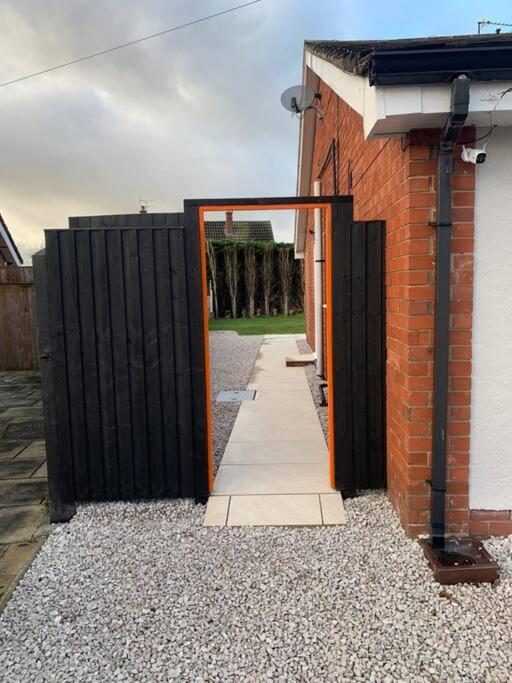 The Beautiful Bungalow Amazing Location For Chester & Zoo Wervin Екстериор снимка